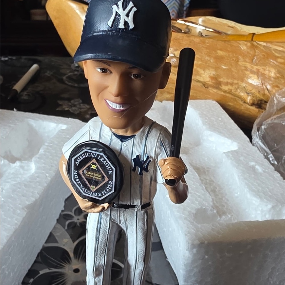 Aaron Judge Yankees Baseball Player Bobblehead Figurine - Blue and White